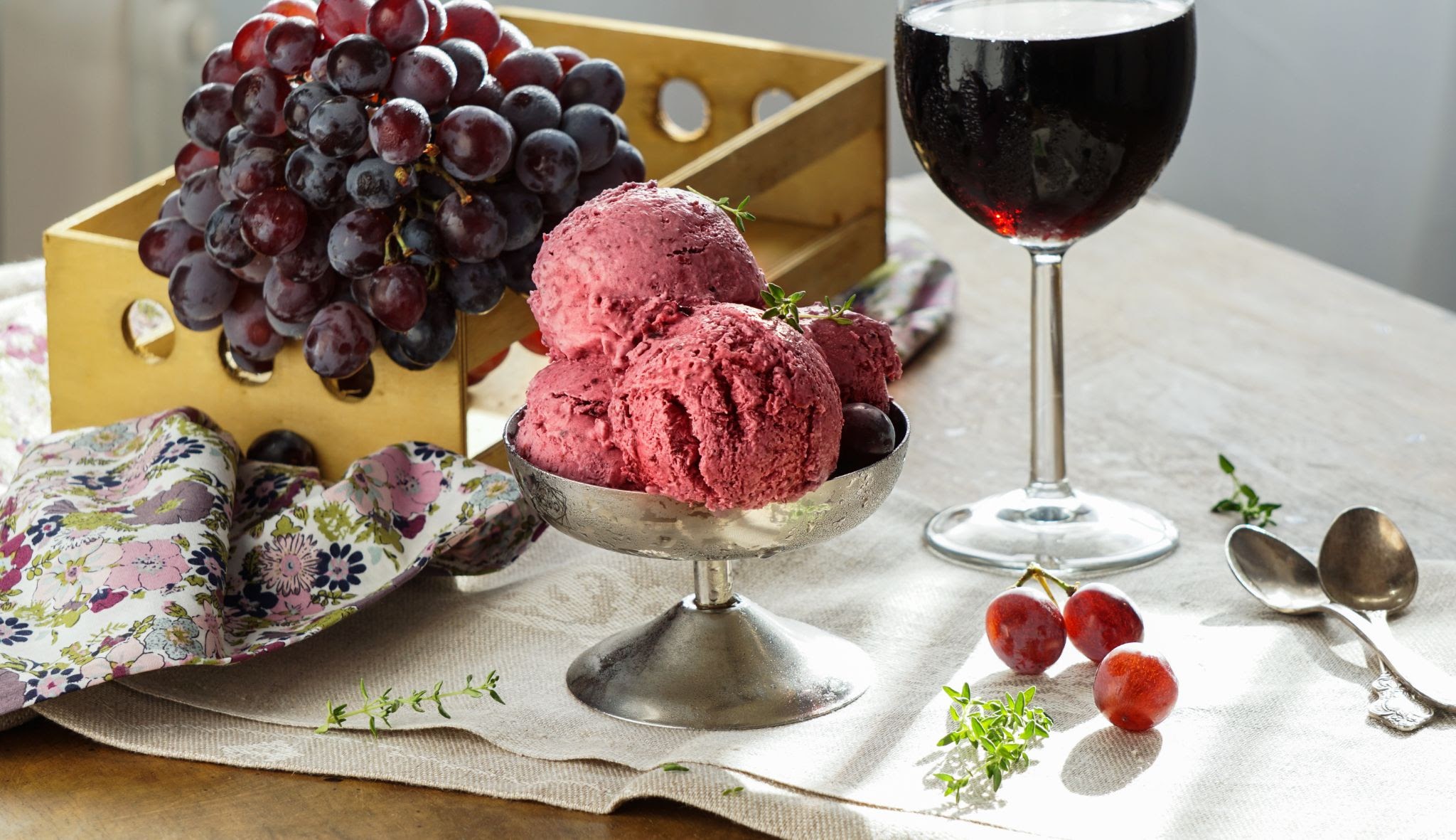 Sorvete de vinho e chocolate amargo