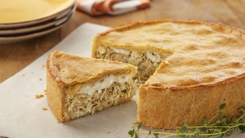 Torta de Frango com Requeijão