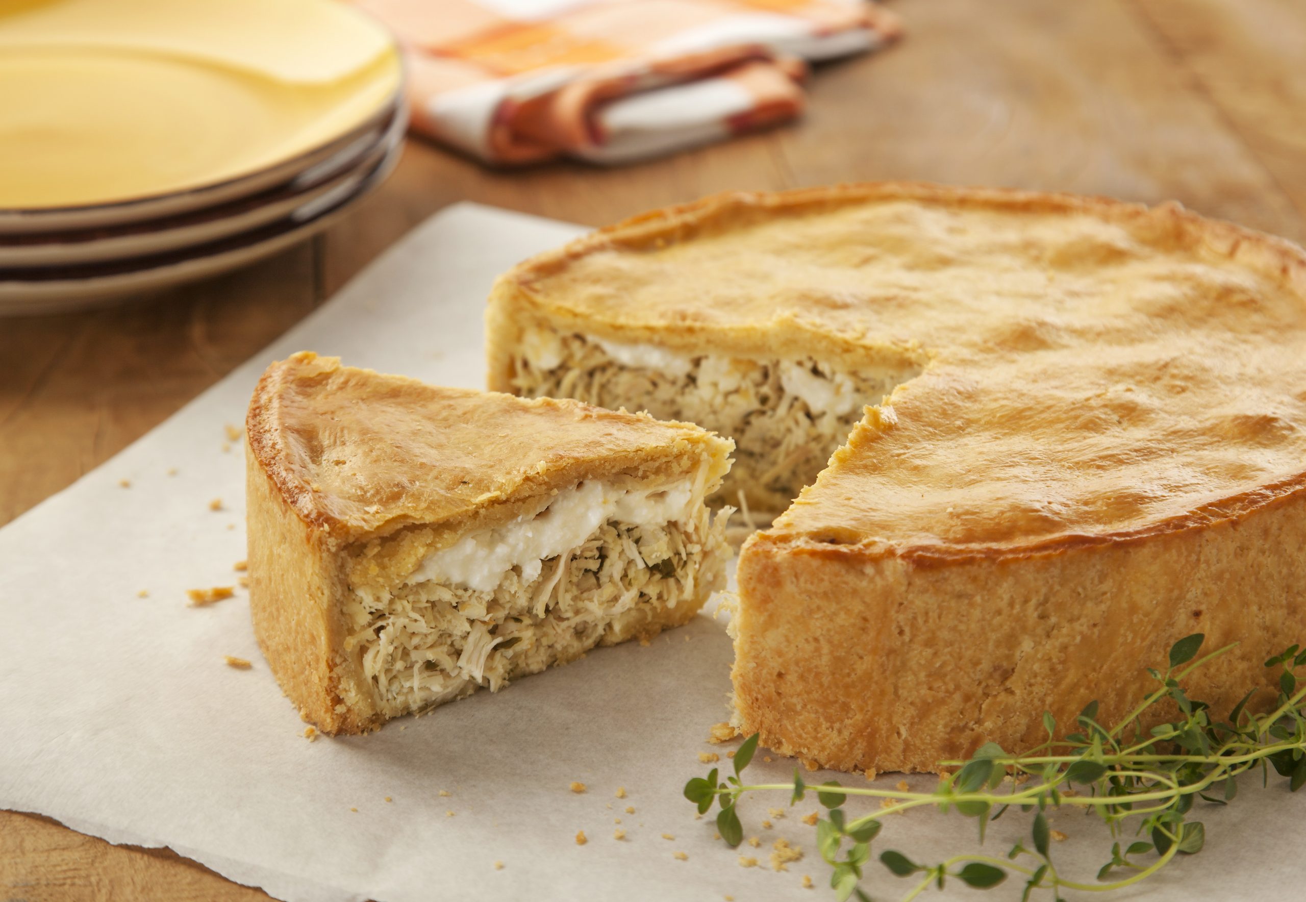 Torta de Frango com Requeijão