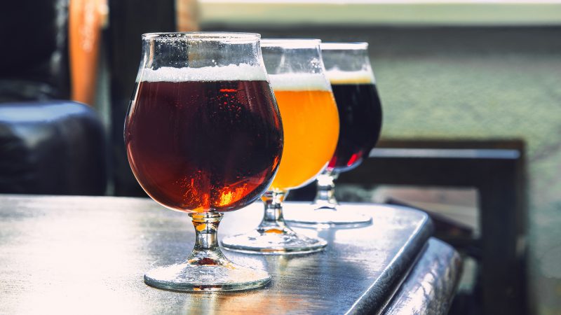 4 sugestões de pratos que harmonizam com cervejas artesanais para o verão